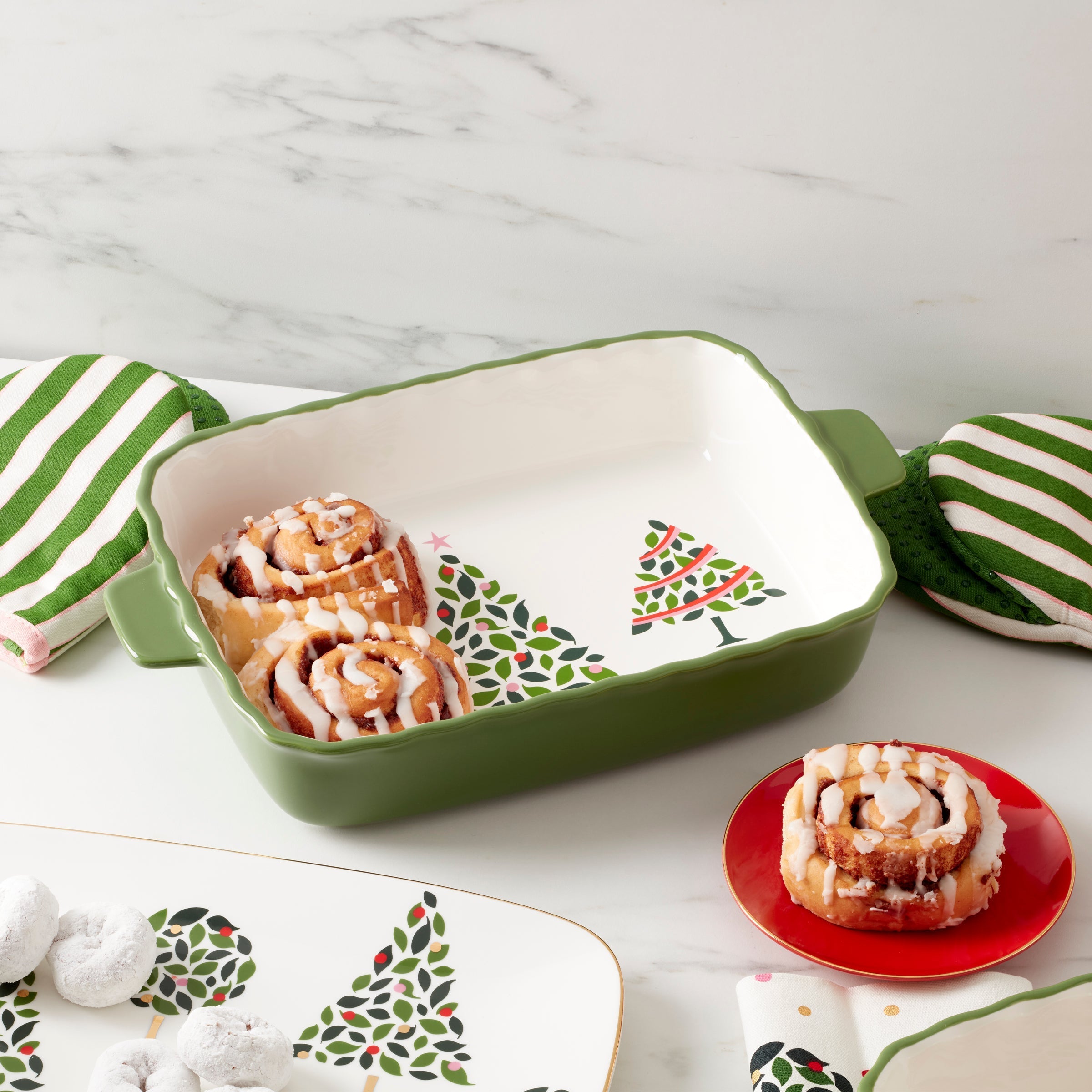 Lenox Heritage Lenox Heritage Evergreen Rectangular Scallop Baking Dish - Image 4