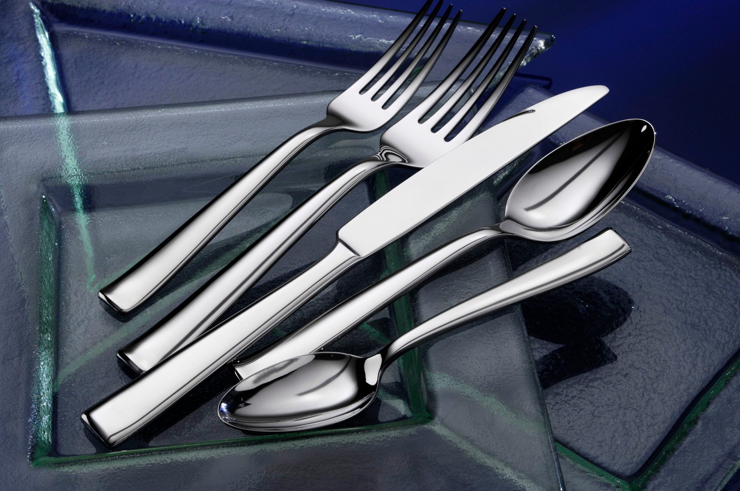 Lenox Heritage Lenox Heritage Monolith 20-Piece Flatware Set - Image 2