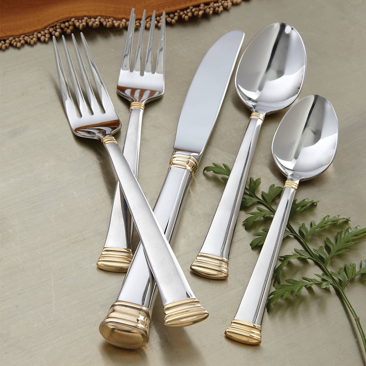 Lenox Heritage Lenox Heritage Eternal Gold 5-Piece Place Setting - Image 4