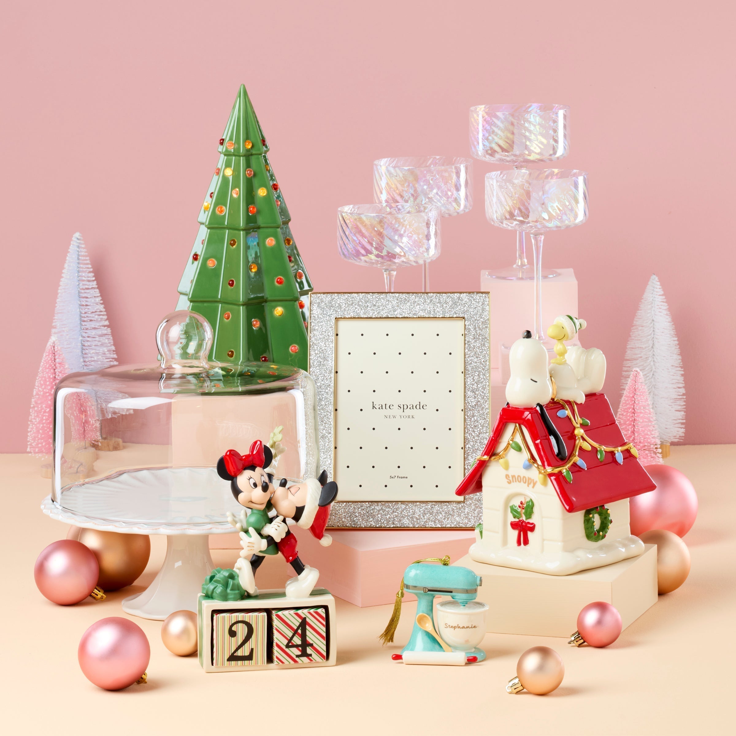 Lenox Heritage Lenox Heritage Mickey & Minnie Countdown to Christmas Figurine - Image 3