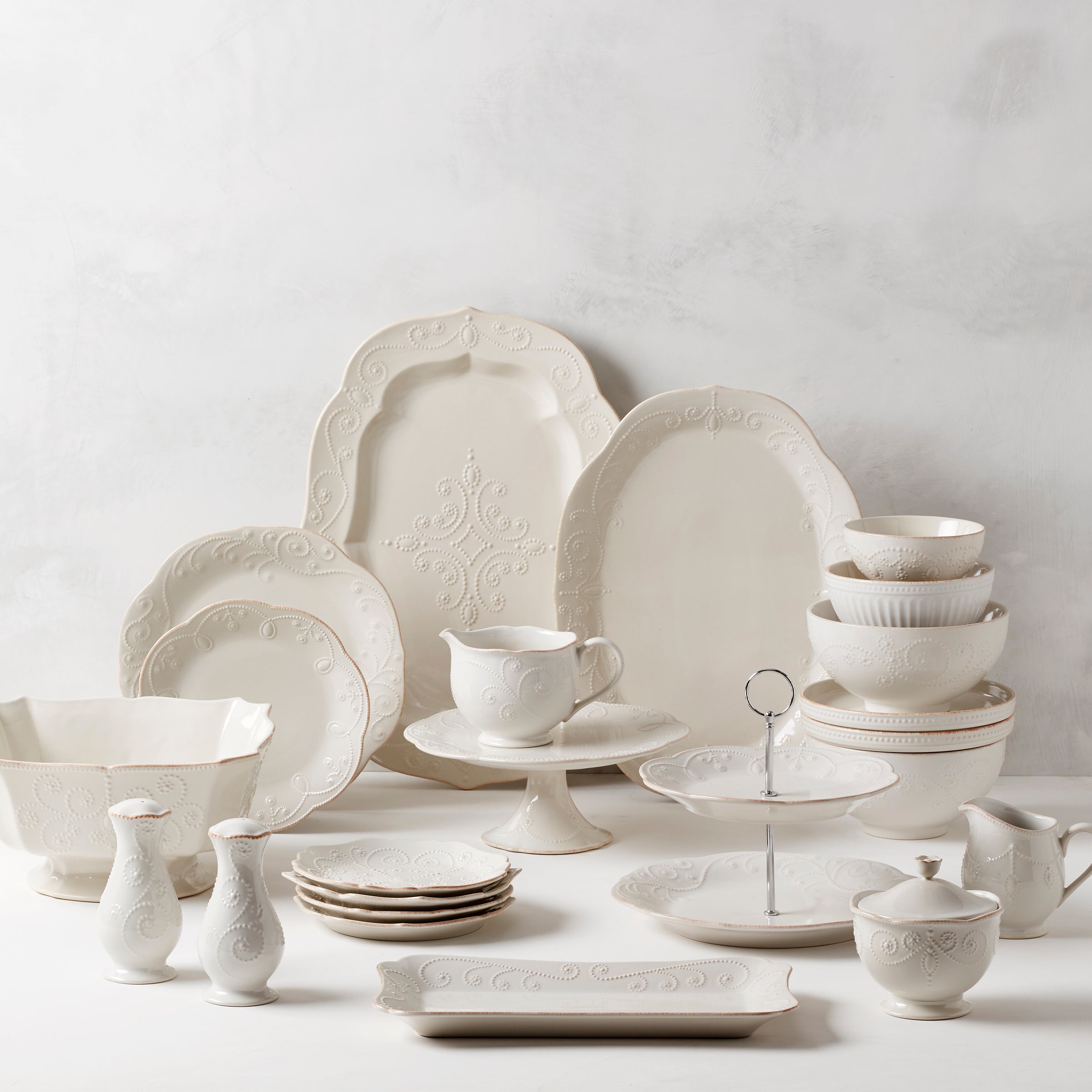 Lenox Heritage Lenox Heritage French Perle White Pedestal Cake Plate - Image 4