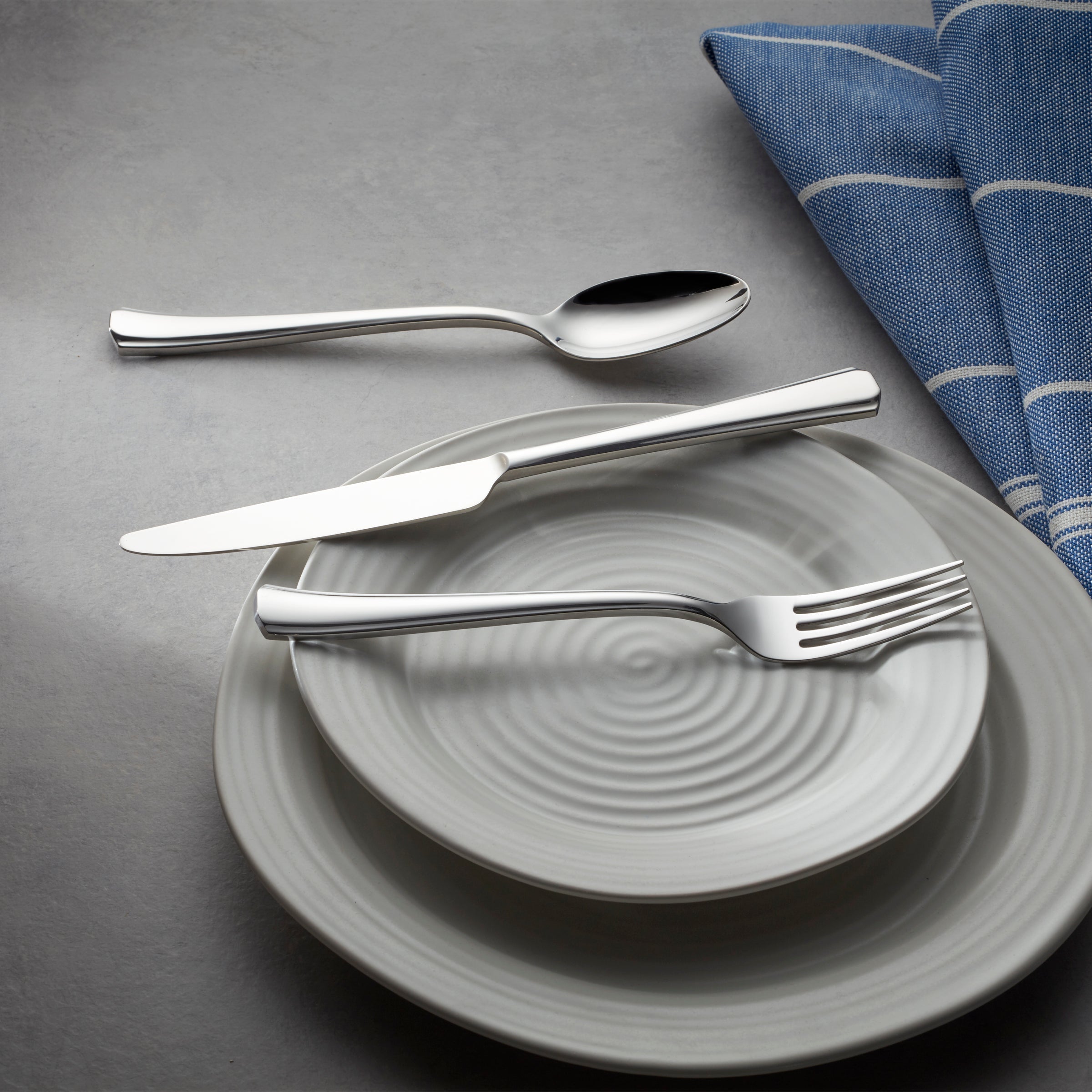 Lenox Heritage Lenox Heritage Bleeker 20-Piece Flatware Set - Image 7